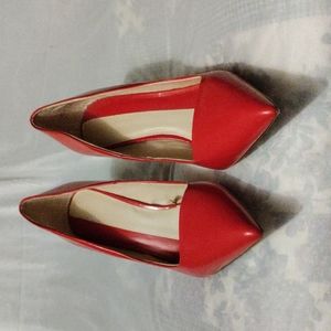 NWOT Women's Zara Basic Collection Pointed Toe Leather Stiletto Pumps